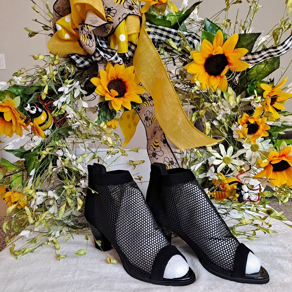 ♨️ Hot Pick 💣 PAOTMBU Black Mesh Front Block Heel Sandals/ Booties 41 nwot - Picture 2 of 5